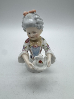 Porcelánová čajová panenka