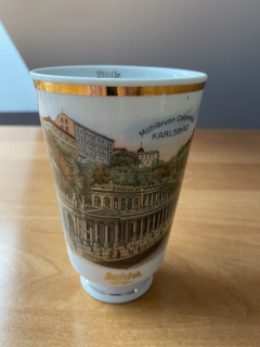 Porcelánový lázeňský pohárek
