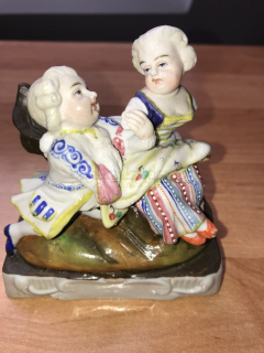 Porcelánová soška zamilovaný pár