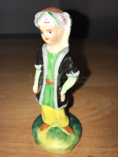 Porcelánová soška dívky