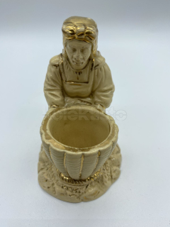 Keramická figurka ženy - stojánek na párátka