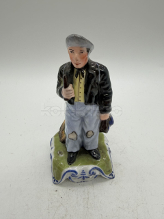 Porcelánová soška Tulák