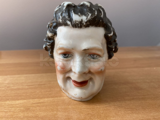 Porcelánová soška, stojánek na vlasové jehlice