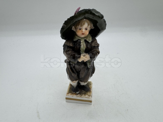 Porcelánová figurka chlapce č.2