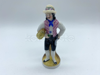 Porcelánová figurka muže se srpem