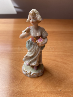 Porcelánová soška Dívka s květinou