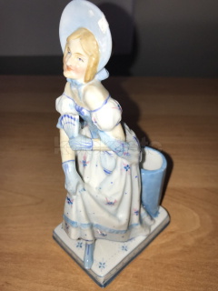 Porcelánová soška dámy, biskvit