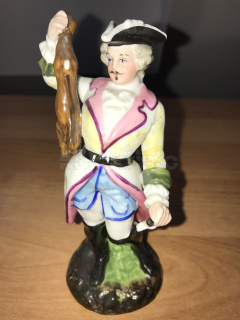 Porcelánová soška lovce