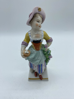 Porcelánová figurka dívky