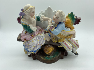 Porcelánová soška zamilovaného páru