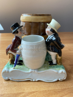 Porcelánový stojánek na cigára
