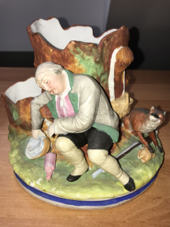 Porcelánová soška s loveckým motivem