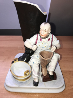 Porcelánová soška Švec