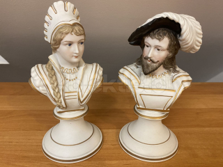 Porcelánová sada sošek ženy v čepci a muže v klobouku, biskvit