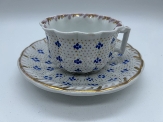 Porcelánový šálek s podšálkem