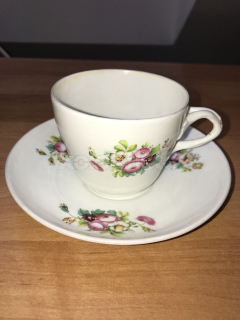 Porcelánový šálek s podšálkem