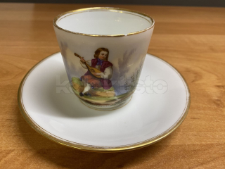 Porcelánový šálek s podšálkem s ruční malbou