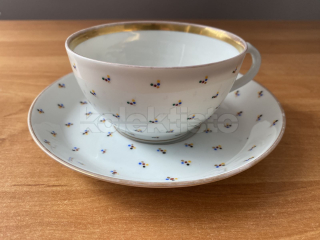 Porcelánový šálek s podšálkem