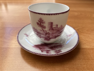 Porcelánový moka šálek s podšálkem s perfektní malbou