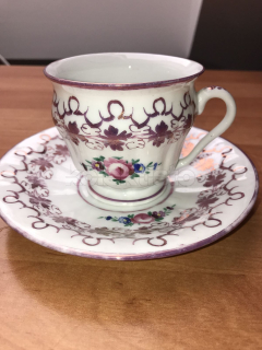 Porcelánový šálek s podšálkem