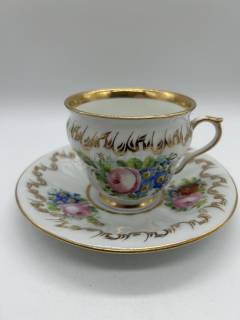 Porcelánový šálek s podšálkem