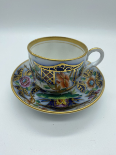 Porcelánový šálek s podšálkem