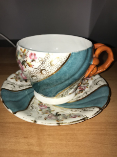 Porcelánový šálek s podšálkem