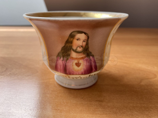 Porcelánový šálek s miniaturou, bez podšálku