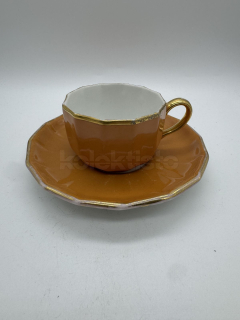 Porcelánový šálek s podšálkem