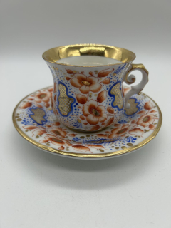 Porcelánový šálek s podšálkem