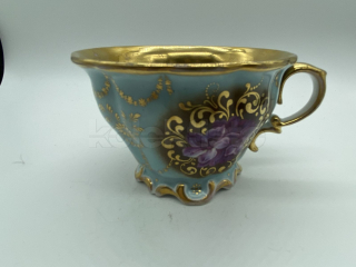 Porcelánový šálek