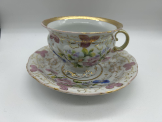 Porcelánový šálek s podšálkem