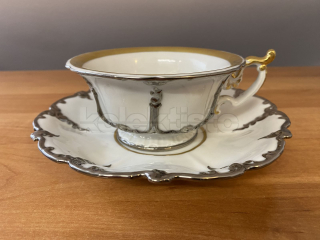 Porcelánový šálek s podšálkem a dezertním talířkem