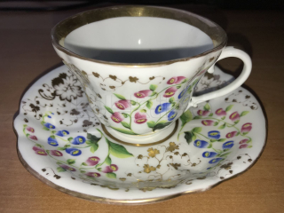 Porcelánový šálek s podšálkem