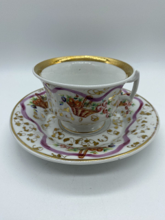 Porcelánový šálek s podšálkem