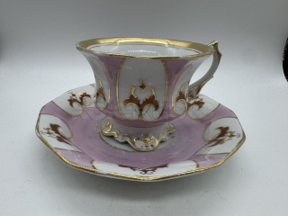 Porcelánový šálek s podšálkem