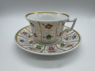 Porcelánový šálek s podšálkem