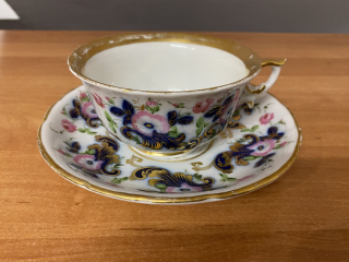 Porcelánový šálek s podšálkem