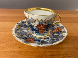 Porcelánový šálek s podšálkem