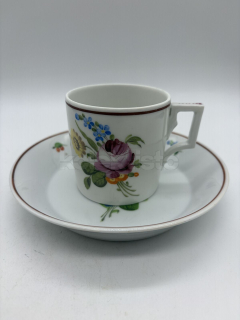 Porcelánový šálek s podšálkem, na šálku modré podglazurní S