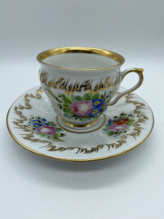 Porcelánový šálek s podšálkem