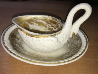 Porcelánový šálek s podšálkem, smyté zlacení