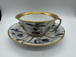 Porcelánový šálek s podšálkem