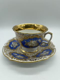 Porcelánový šálek s podšálkem