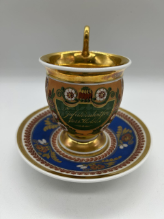 Porcelánový šálek s podšálkem s německým nápisem