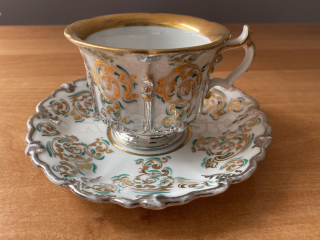 Porcelánový šálek s podšálkem