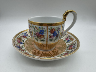 Porcelánový šálek s podšálkem