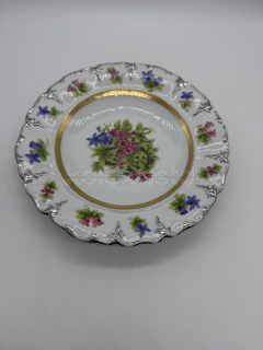 Porcelánový dezertní talířek s plastickým dekorem a malbou, cena za 1 ks