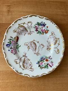 Porcelánový dezertní talíř s malbou květin