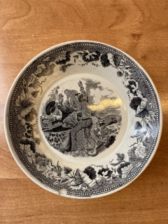 Porcelánový talířek z měkkého porcelánu